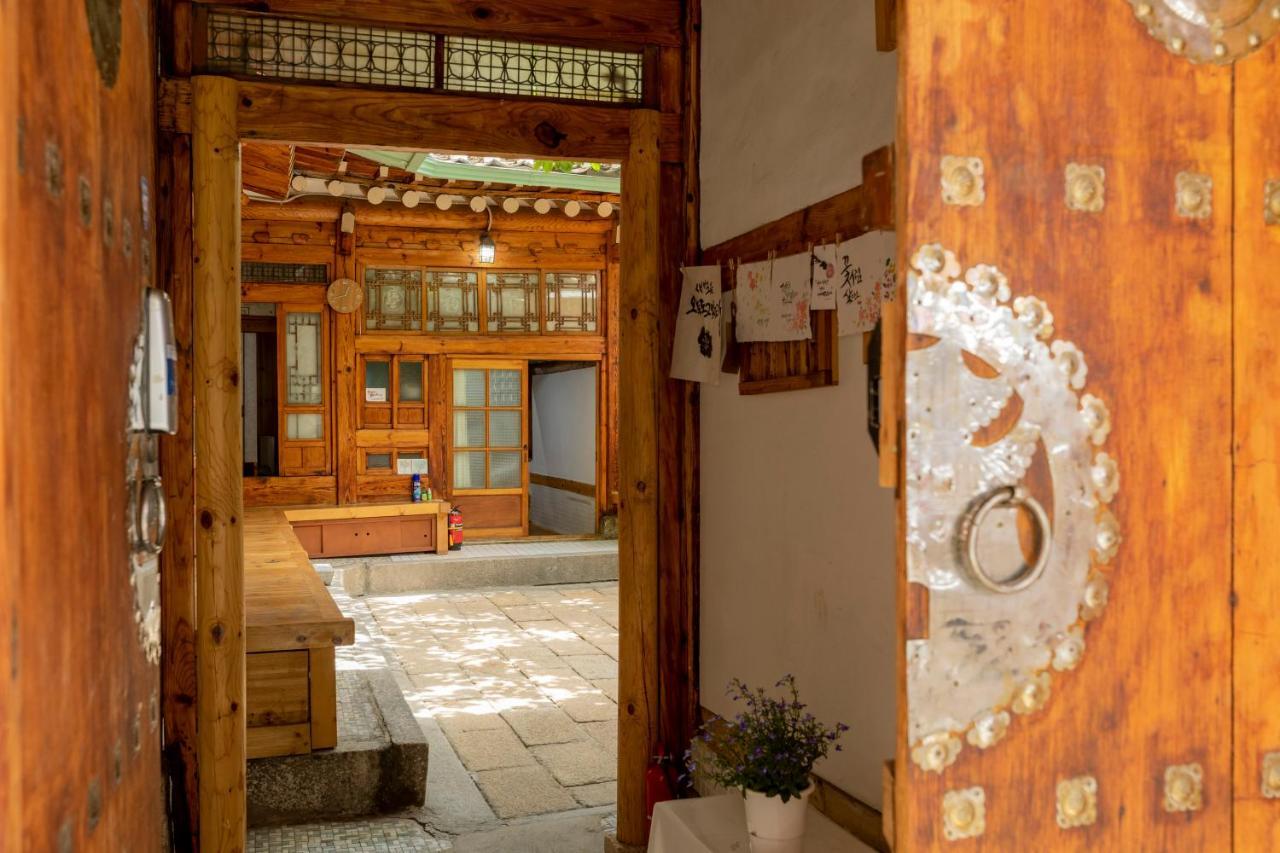 Dongmyo Hanok Sihwadang - Private Korean Style House In The City Center With A Beautiful Garden Сеул Екстер'єр фото